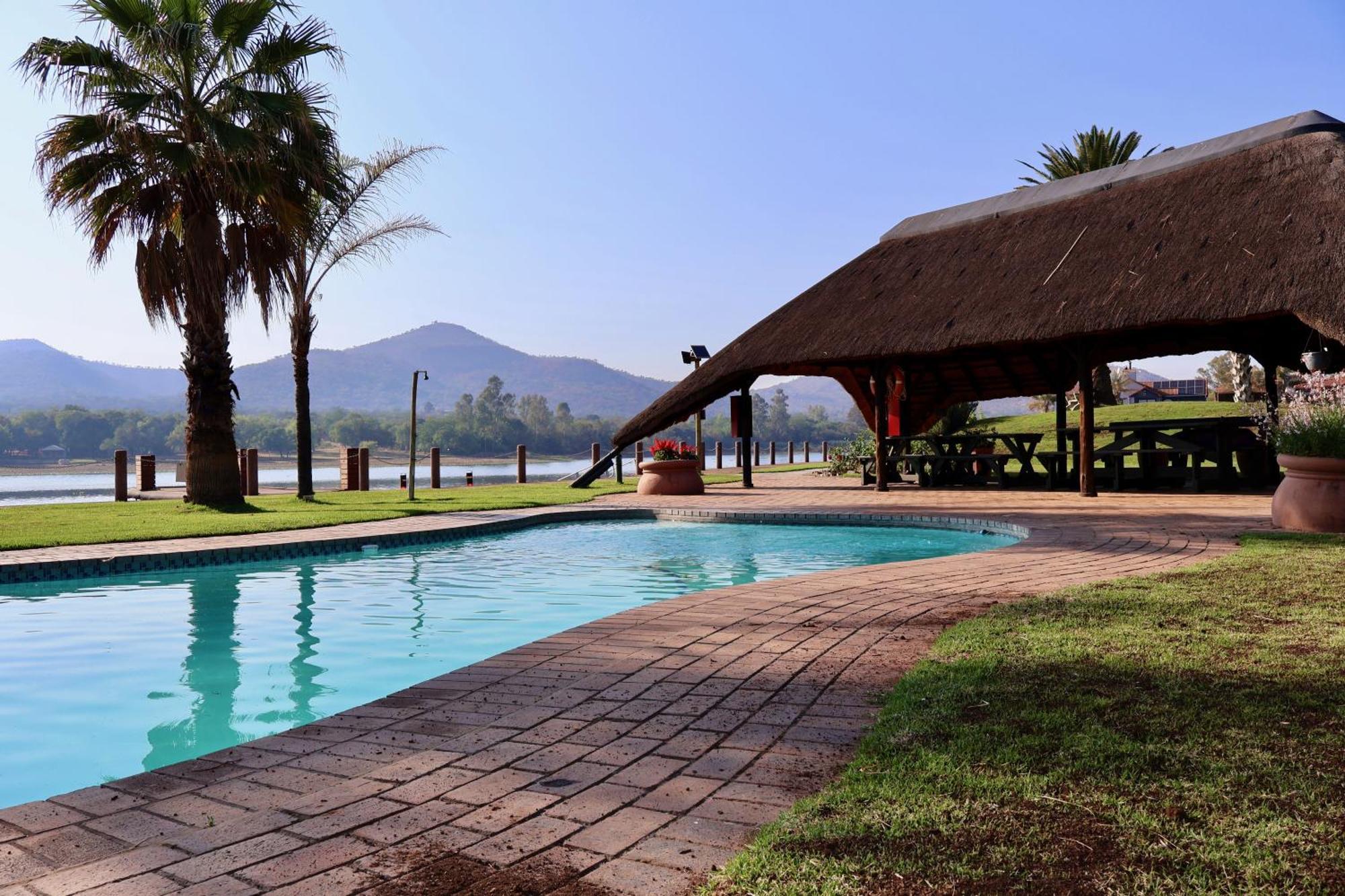 Hotel 37 On Eagles Hartbeespoort Exterior foto